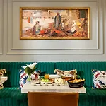 Royan Suites