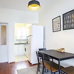 Lovely Flat 6 Min To Taksim Square In Cihangir