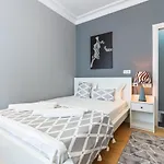 Spacious Apartment On Bagdat Street Kadikoy