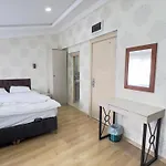 The Lola Hotel