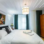 Historical 4-Br Home Steps From Besiktas Stadium & Bosphorus Views - Prime Nisantasi Location!