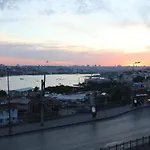Central Flat W Sea View And Near Galata Tower