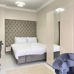 Studio Flat 1 Min To Trump Mall And Metro In Sisli