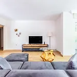 Flat W Balcony 1 Min To Bagdat Avenue In Kadikoy