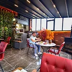 Loca Suit Life Airport Hotel