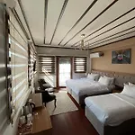 Palmera Art House