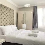 Chic Studio Flat 5 Min To Trump Tower And Metro