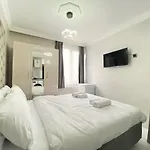 Chic Studio Flat 5 Min To Trump Tower And Metro