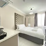 Chic Studio Flat 5 Min To Trump Tower And Metro