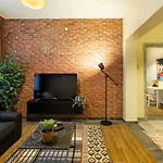 Charming Flat Near Trendy Attractions In Cihangir