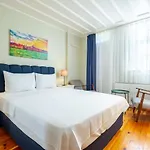 Lovely And Central Flat In Sisli With Backyard
