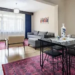 Superb Flat Close To Shopping Malls In Mecidiyekoy