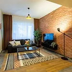 Charming Flat Near Trendy Attractions In Cihangir