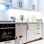 Fatih\'De Otel Olanagi Sunan Esyali Daire