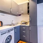 Chic Flat With Balcony In The Heart Of Beyoglu