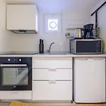 Vibrant Flat 5 Minutes Walk To Istiklal In Beyoglu