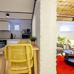 Vibrant Flat 5 Minutes Walk To Istiklal In Beyoglu