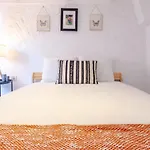 Vibrant Flat 5 Minutes Walk To Istiklal In Beyoglu