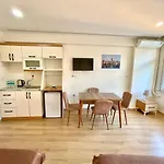 Taksim Newaz Hotel