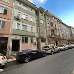 Large Apartment With A Balcony In Central Kadikoey
