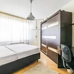 Centrally Located Chic Flat In Sisli