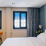 Rexee Hotel