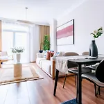 Cozy Retreat With Balcony 2 Min To Galata Tower