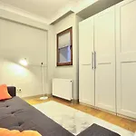 New Build With Modern Amenities And Balcony