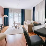 Stylish Retreat W Balcony 2 Min To Bagdat Ave