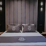 Pier Hotel