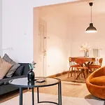 Flat With Closed Balcony 5 Min To Citys Nisantasi
