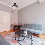 Chic Flat With Balcony 5 Min To Taksim Sq