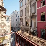 Chic Flat With Balcony 5 Min To Taksim Sq
