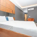 Center Suite