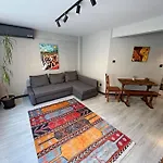 Central & Cosy Flat For 4 Person