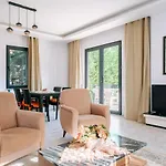 Chic Villa W Pool Garden Fireplace In Sile