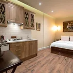 Level Suites - 103