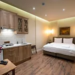 Level Suites - 203