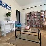 Beautiful 2Br And 2Toilet Balcony Apt Near Hilton Hotel #4