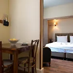 Level Suites - 201