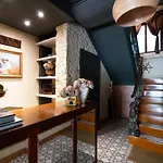 Level Suites - 201