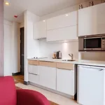 Lux Residence W Balcony 1 Min To Metro In Merter