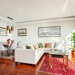 Signature Luxury Apartment At Galataport / Emre 09
