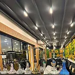 Mays Royal Hotel