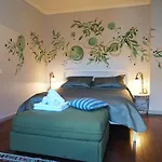 Tilas - Rooms In 19Th Century Wooden Townhouse,Kadikoy