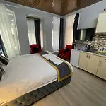 Nefti Red Suite