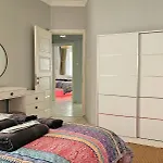 New - Luxury - Spacious Flats At The Center