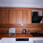 Merkuri Apart