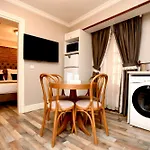 Meroddi Pera Flats