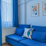 Marcian\'S Column Hotel - Orange And Blue